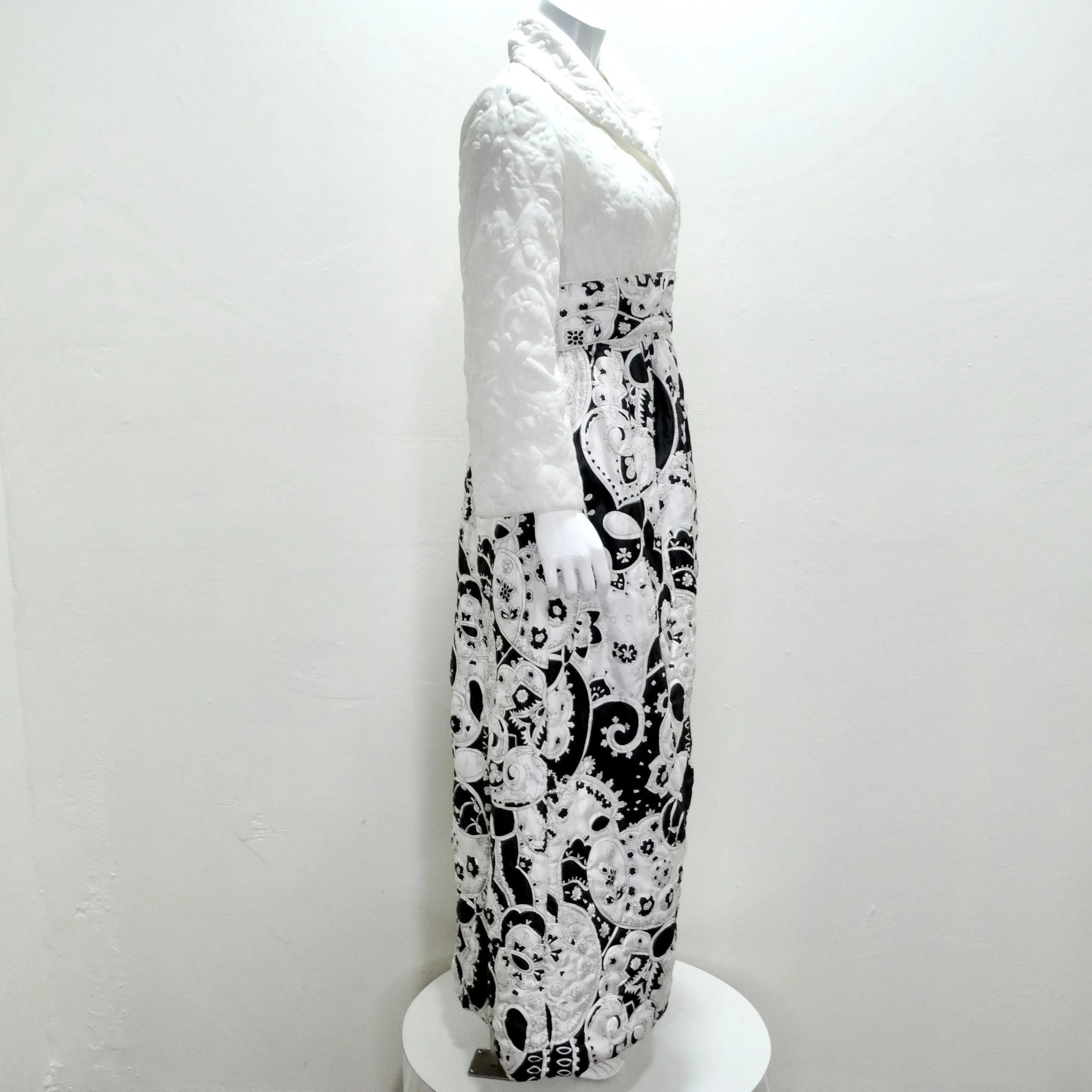 1960s Quilted Black & White Robe