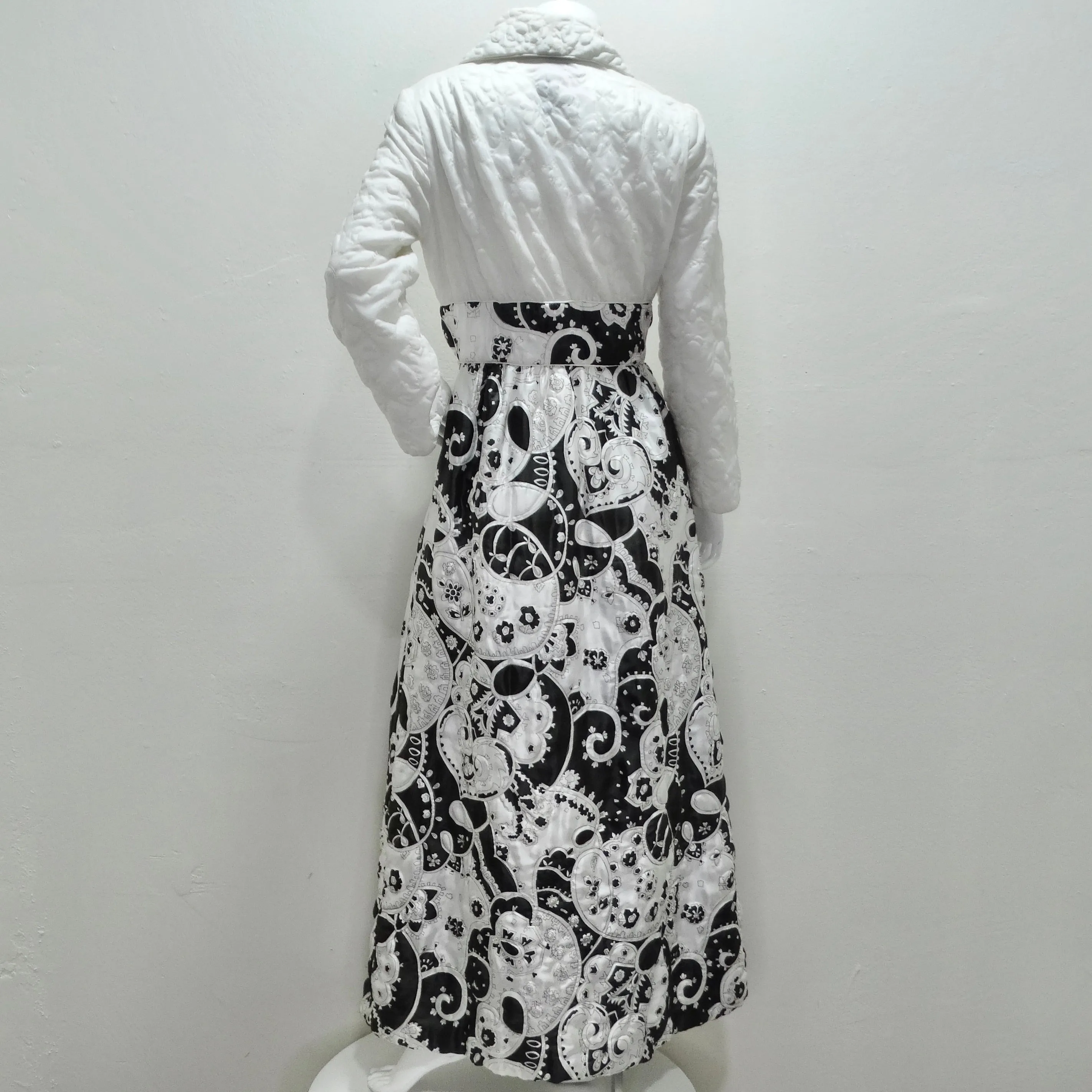 1960s Quilted Black & White Robe
