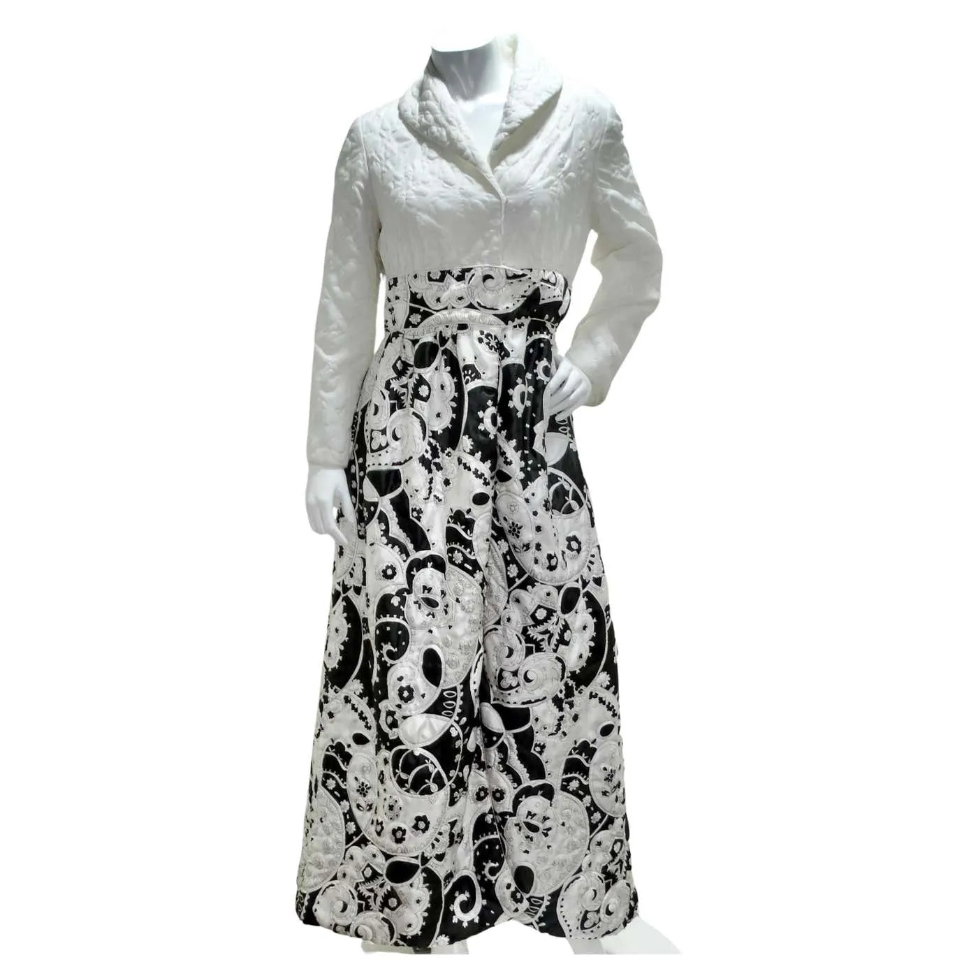 1960s Quilted Black & White Robe