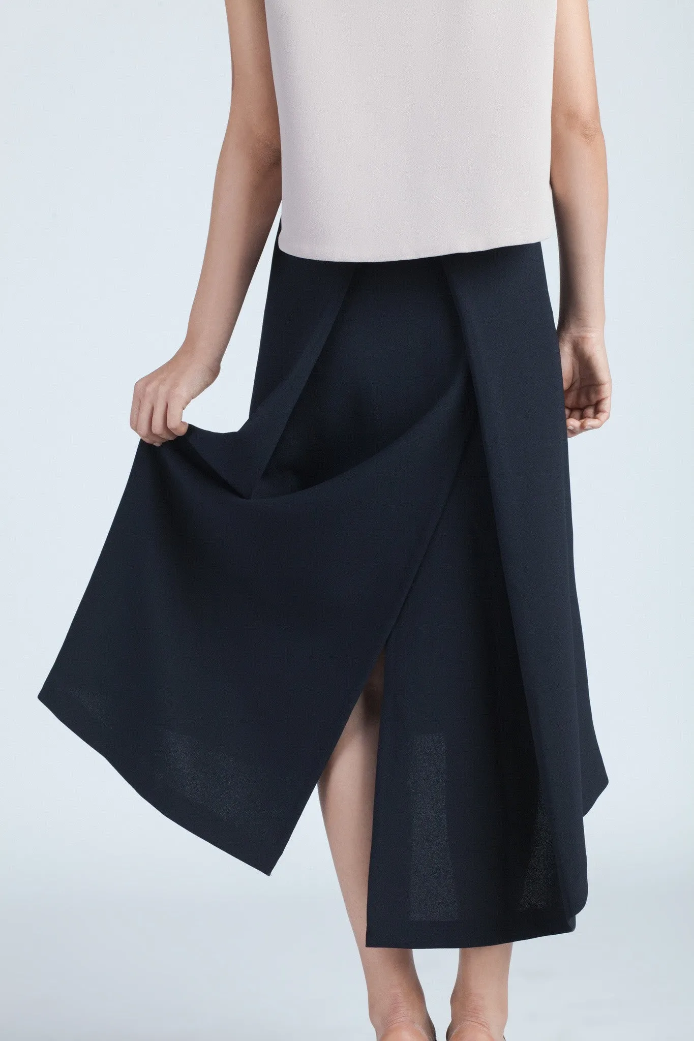 Piece Of Ring Pleated Midi Skirt - Black Blue