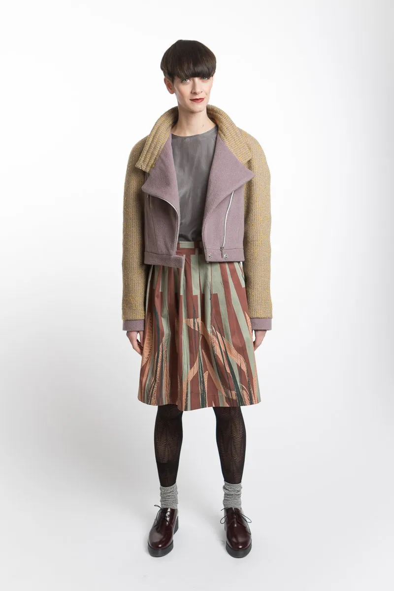 Pleated skirt with leave print