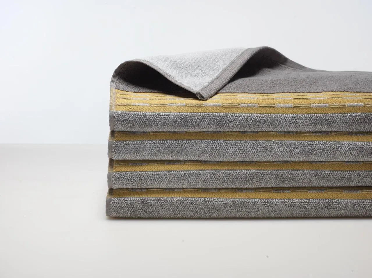 RoseBerry Grey/Gold Mettalic Hand Towel 19x30" 1pc