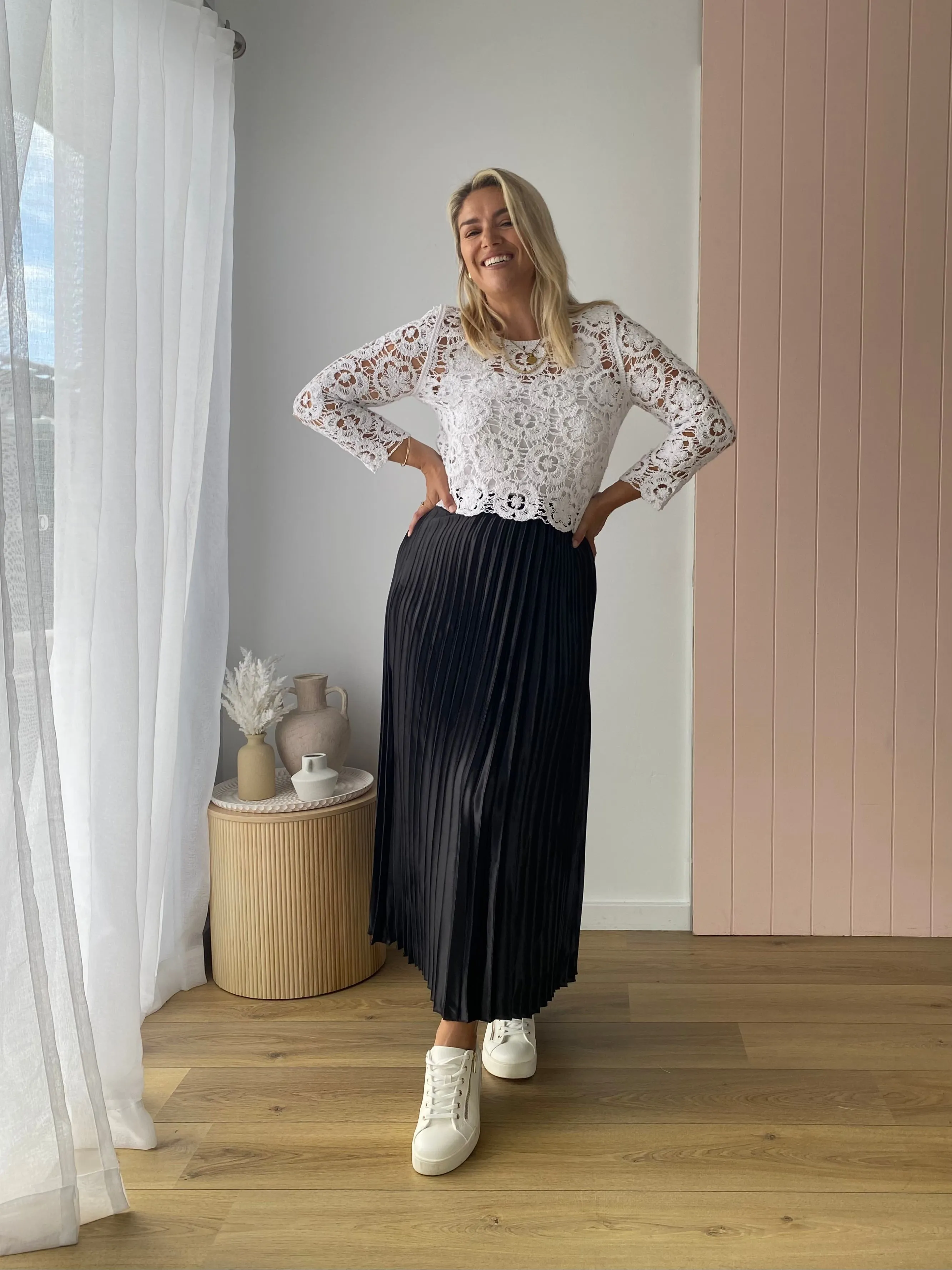 THE LONG PLEATED SKIRT