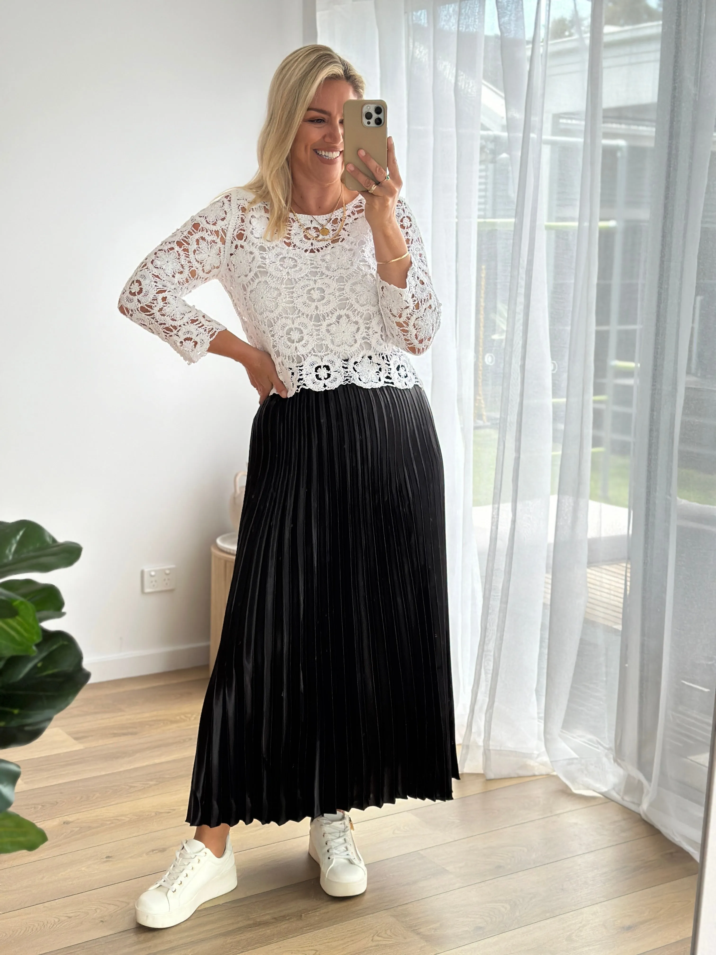 THE LONG PLEATED SKIRT