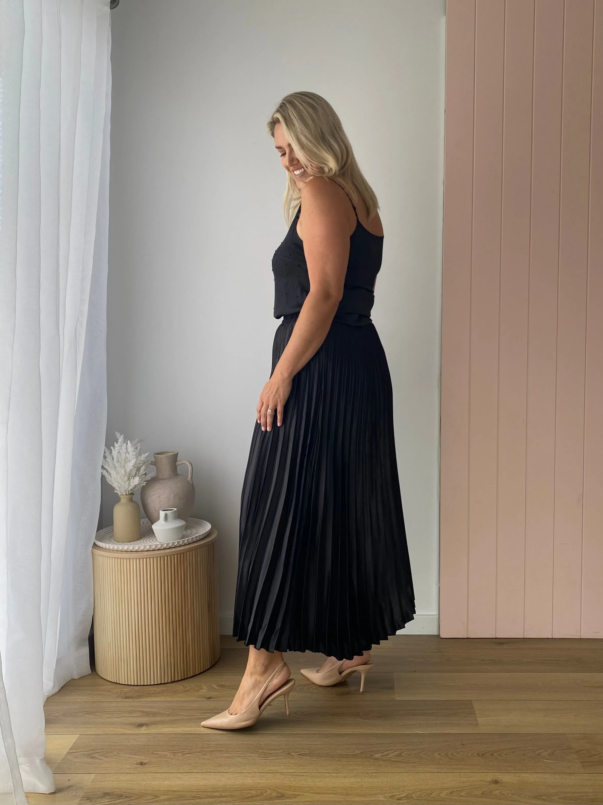THE LONG PLEATED SKIRT