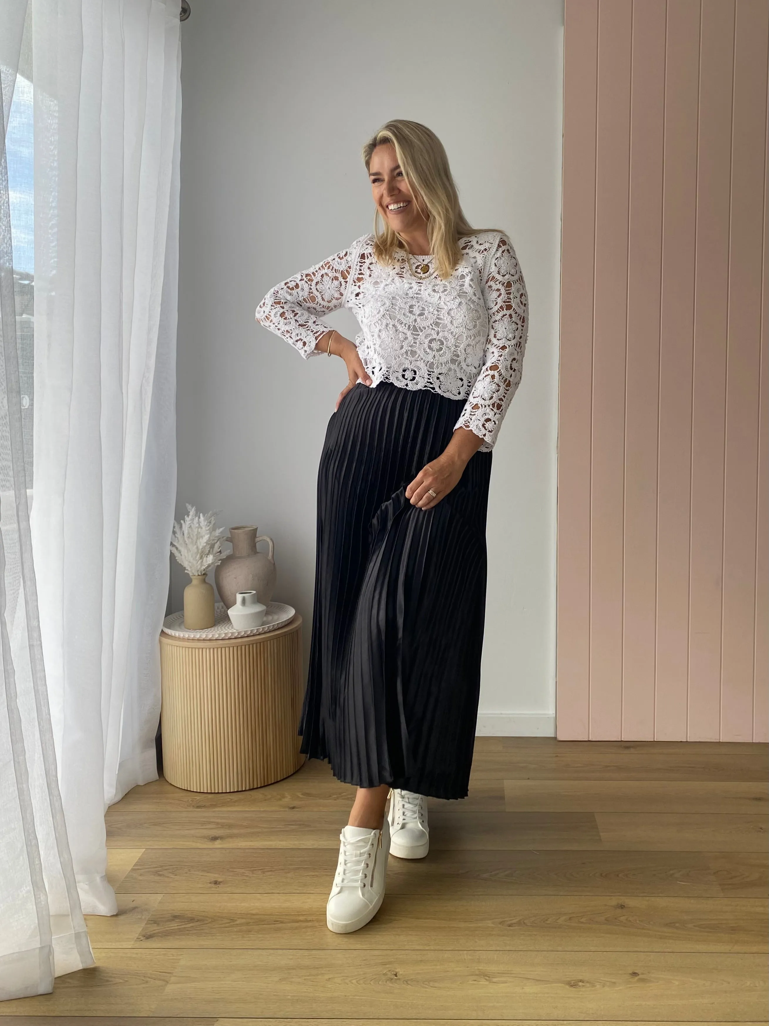 THE LONG PLEATED SKIRT