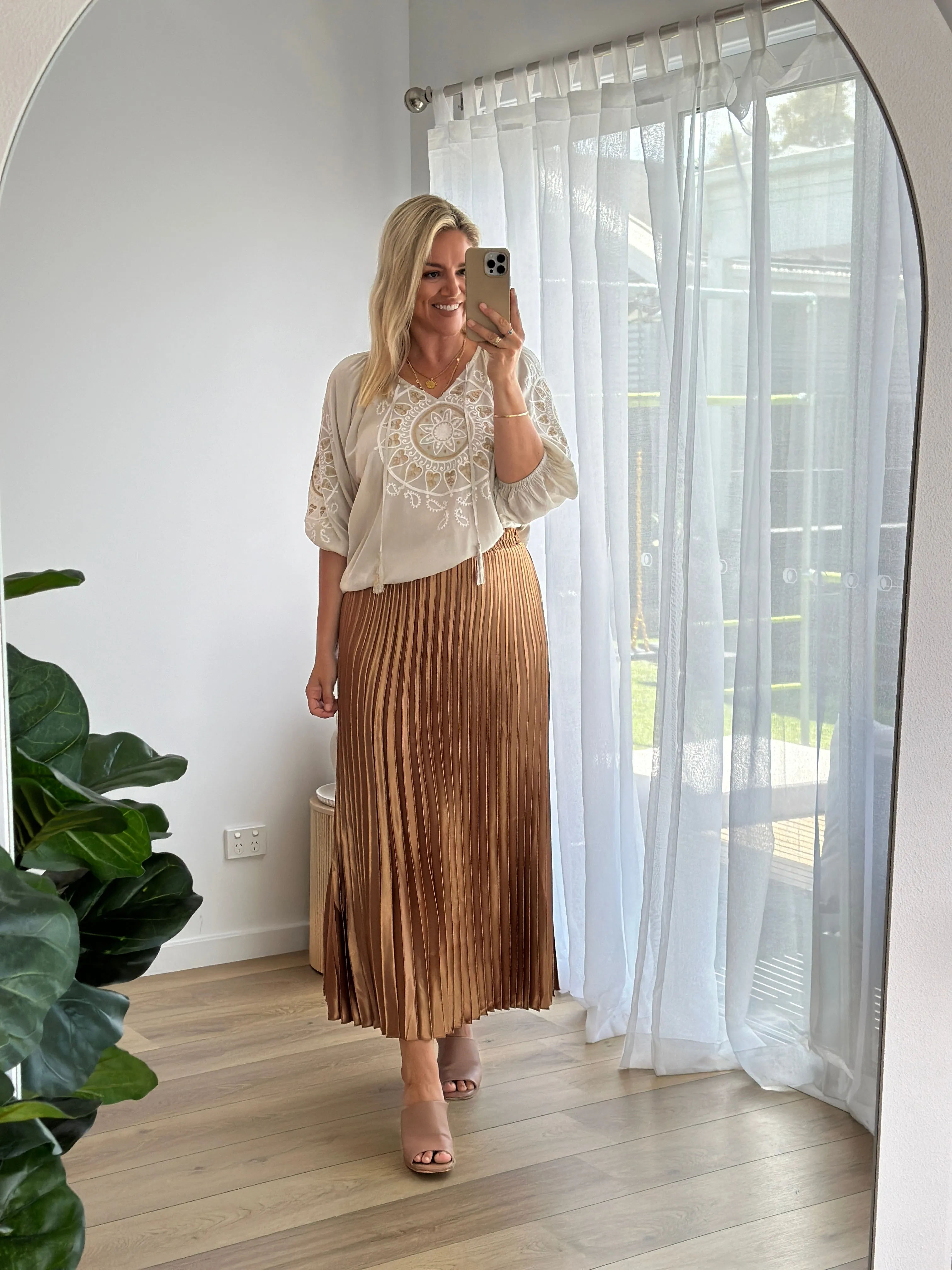 THE LONG PLEATED SKIRT