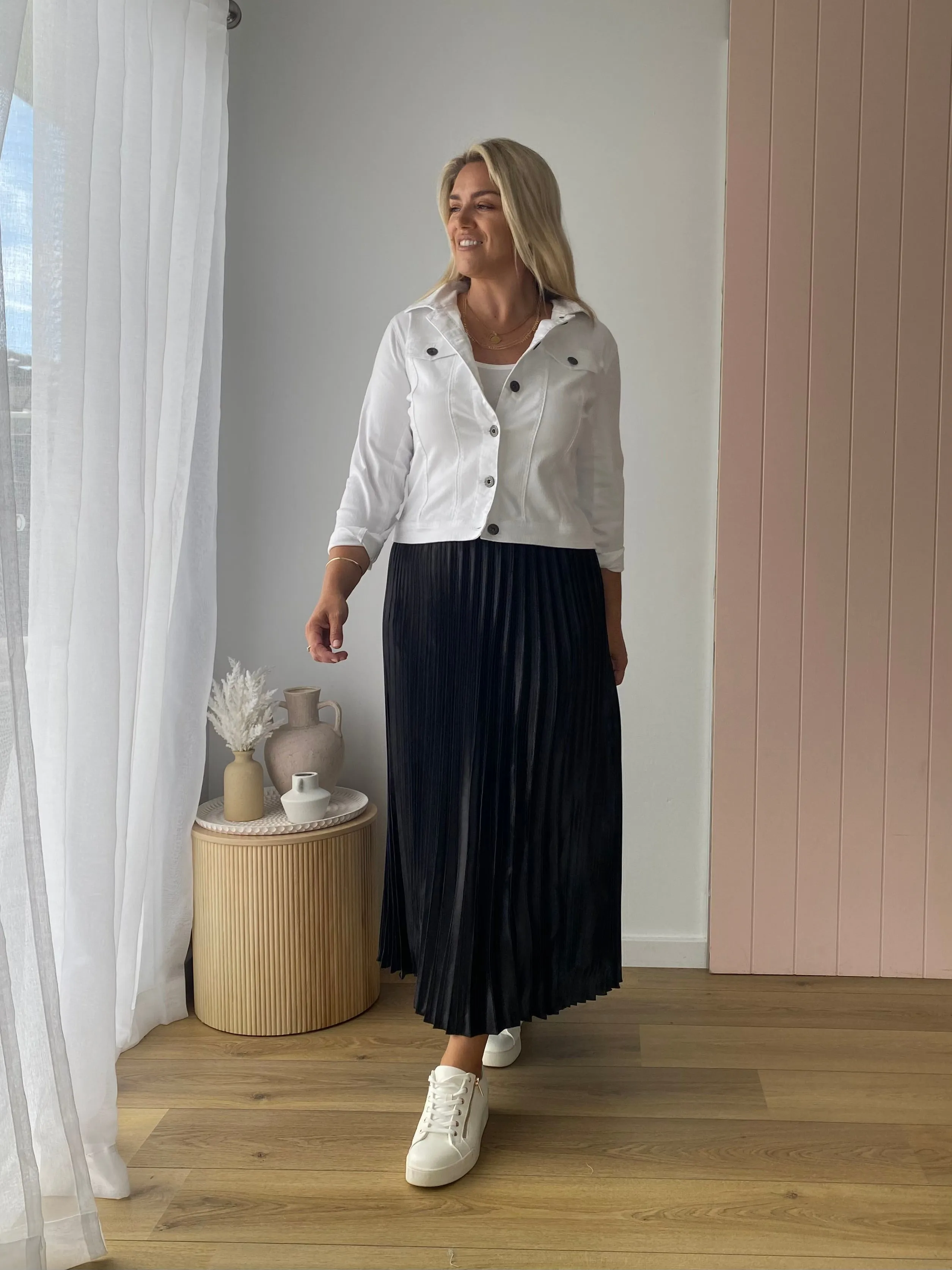 THE LONG PLEATED SKIRT
