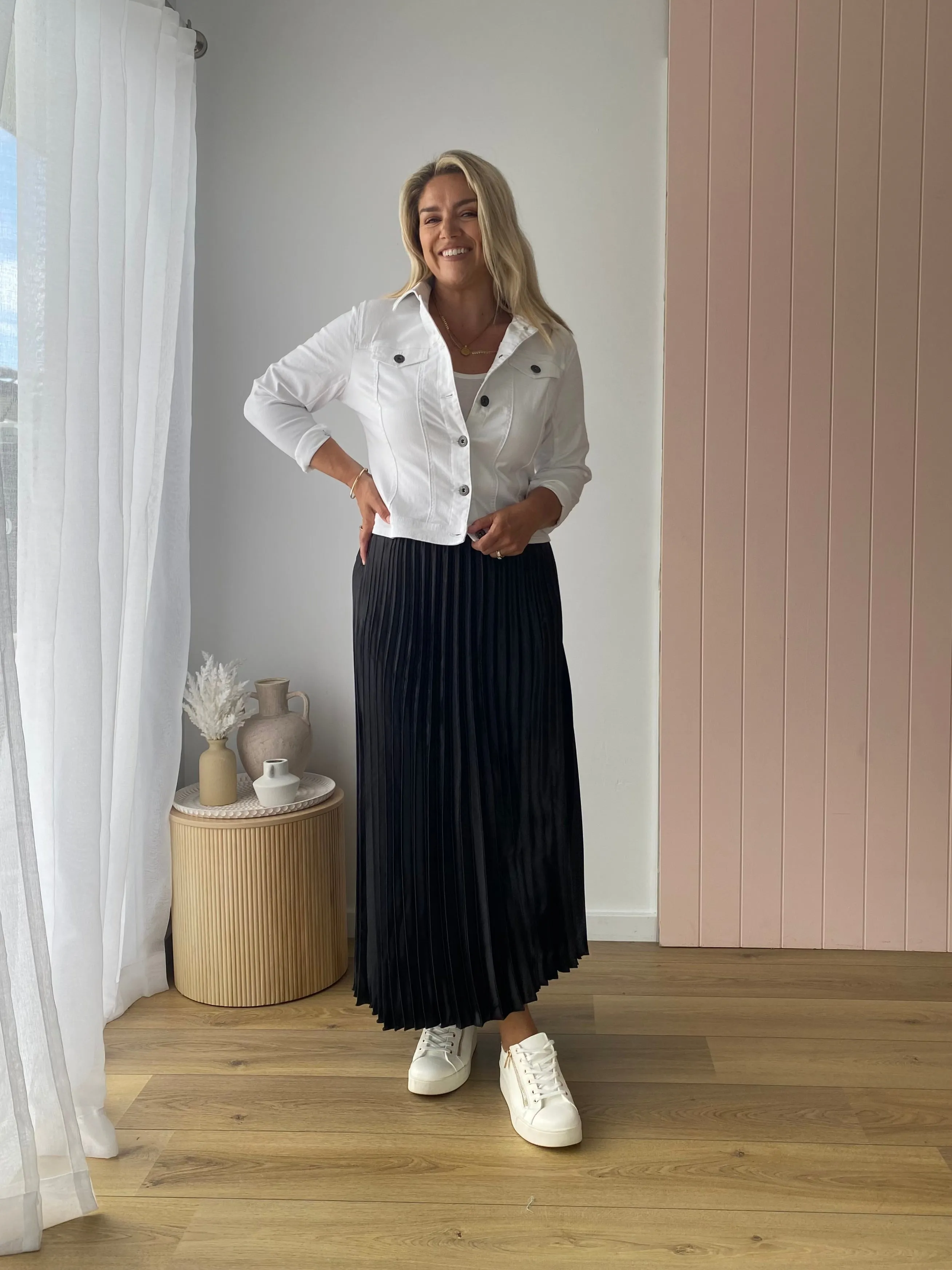 THE LONG PLEATED SKIRT