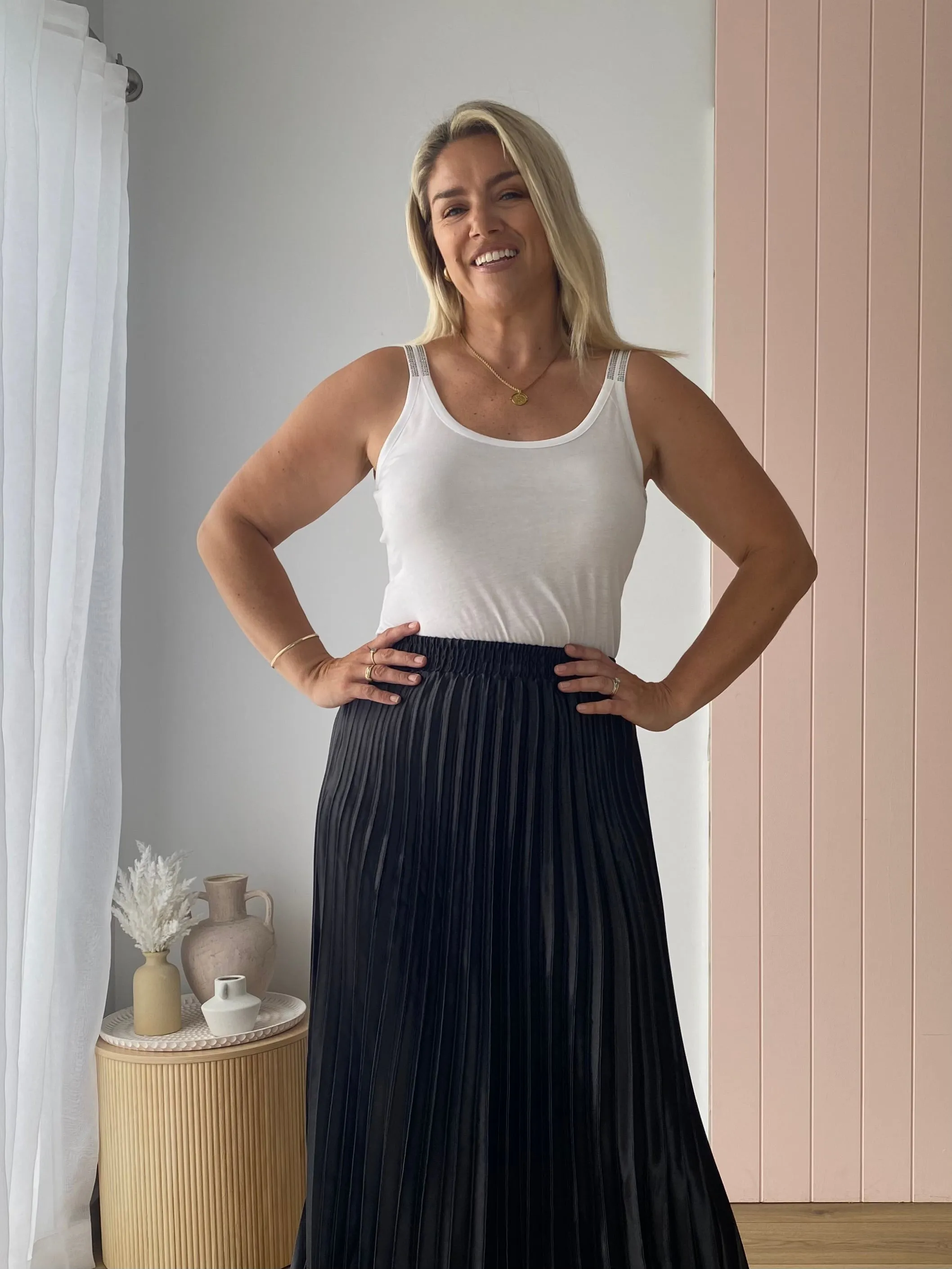 THE LONG PLEATED SKIRT