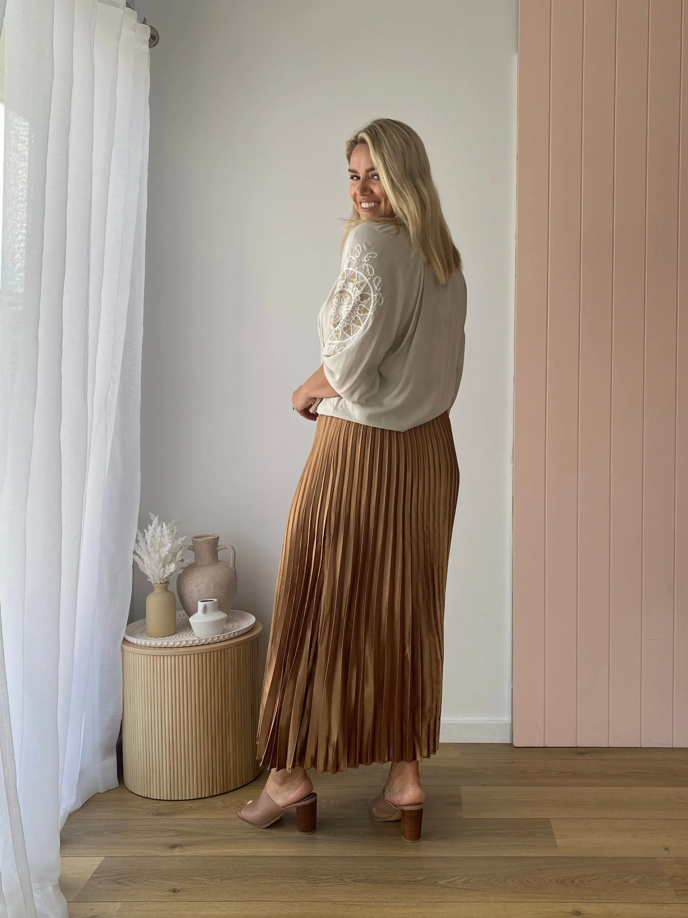 THE LONG PLEATED SKIRT