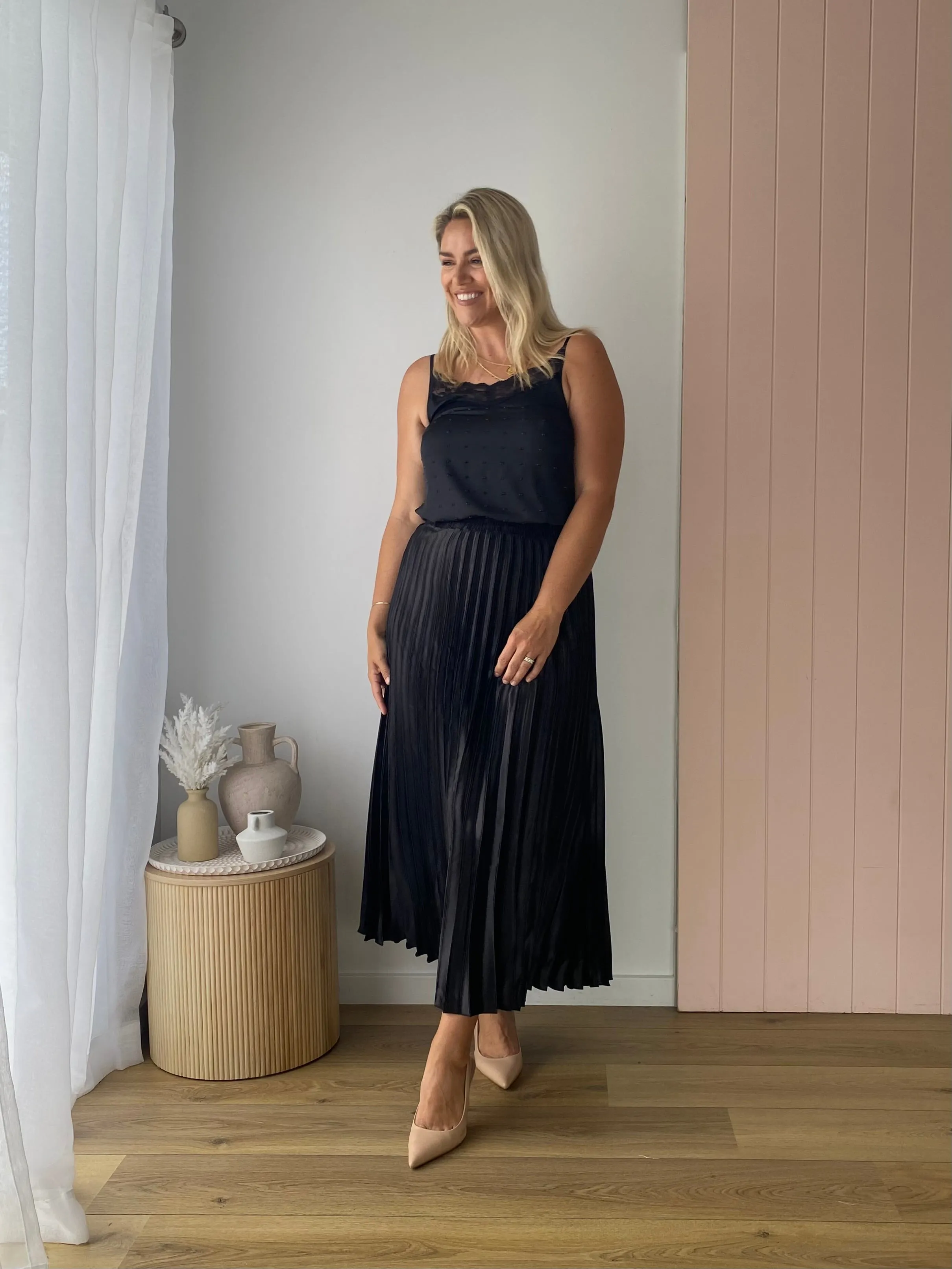 THE LONG PLEATED SKIRT