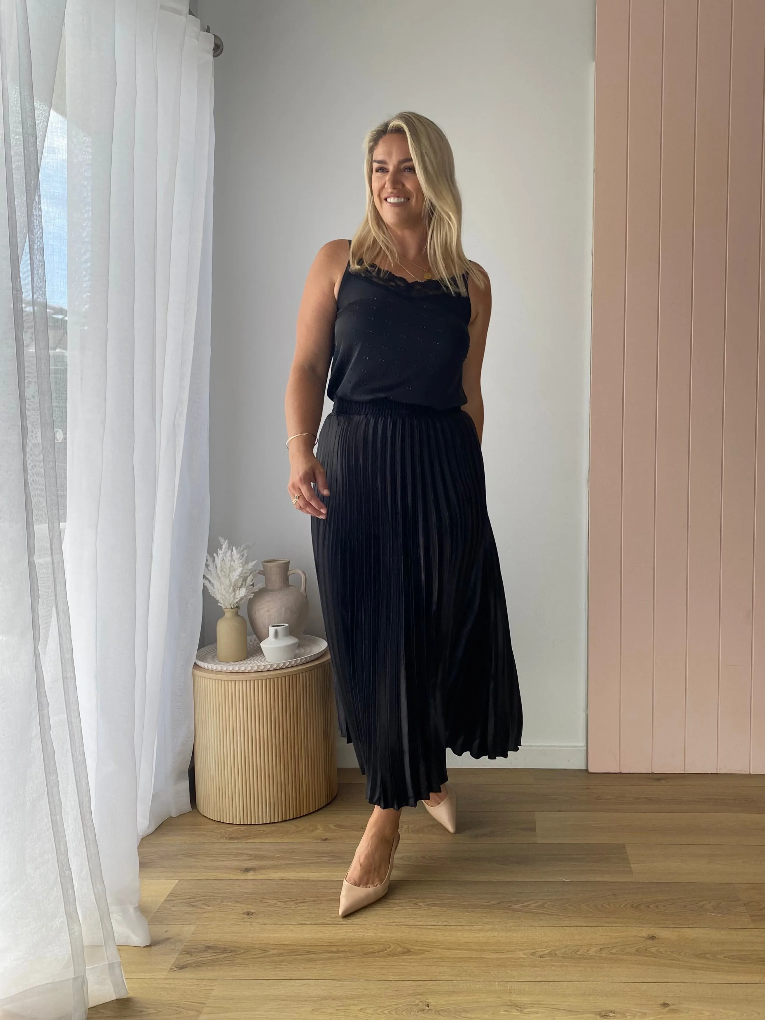 THE LONG PLEATED SKIRT