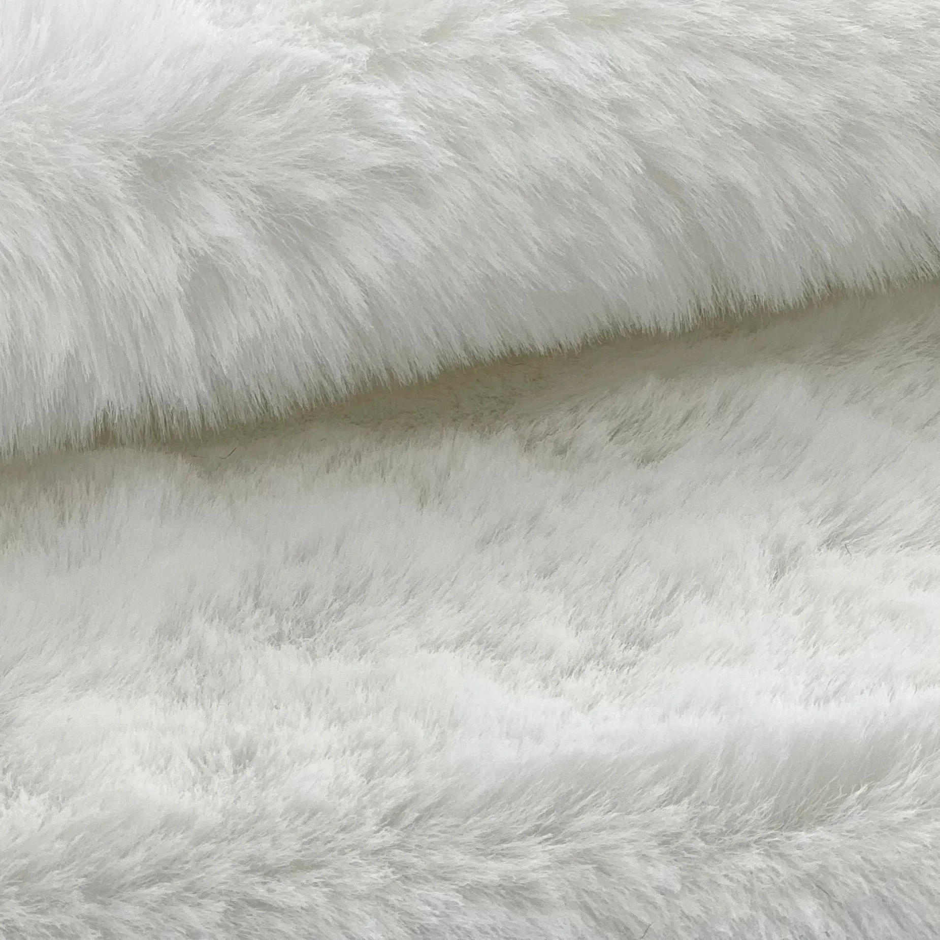 White Long Pile Faux Rabbit (Avg. 50 Yard Roll)